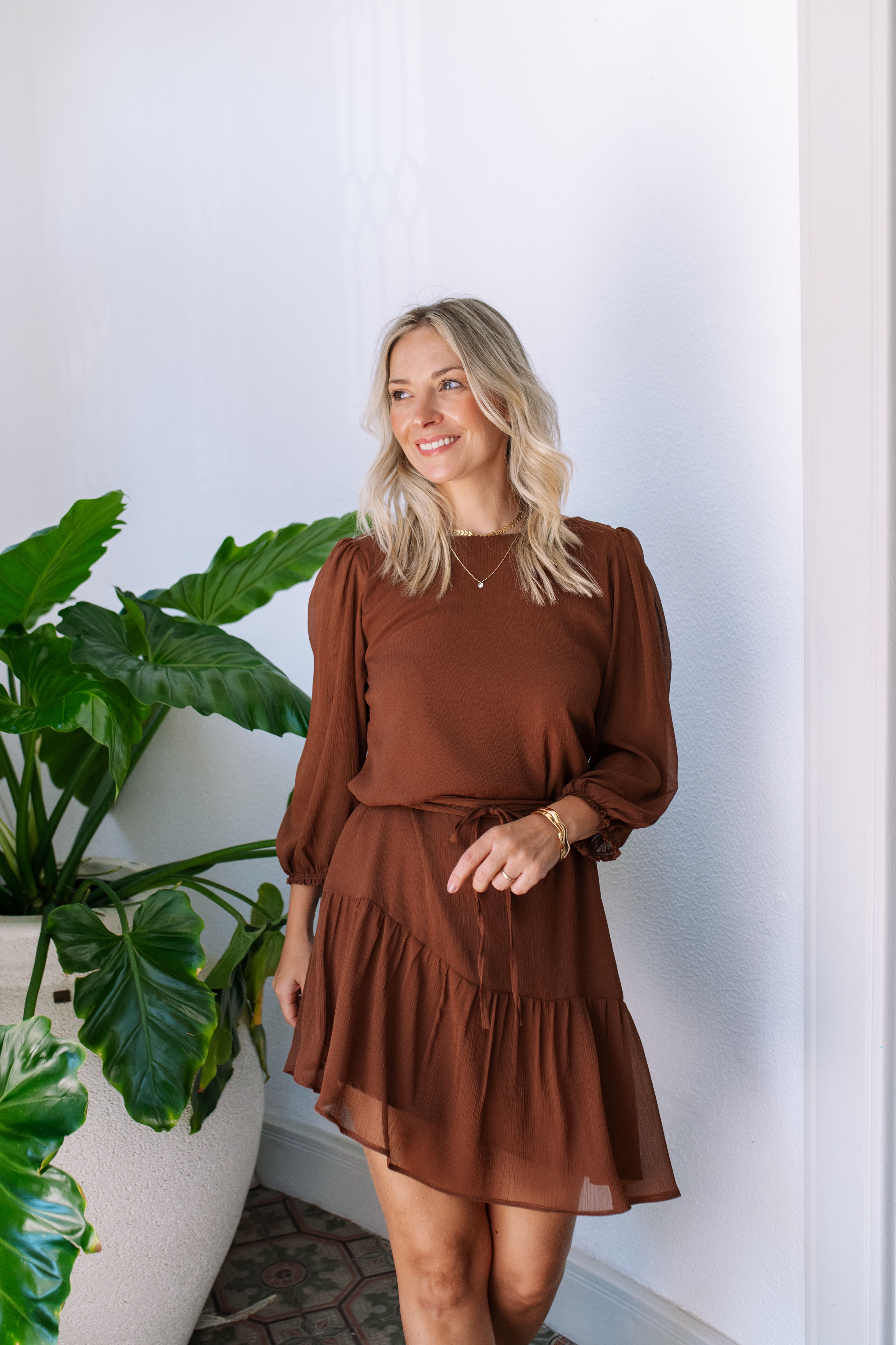 Vestido THAIS curto soltinho 2 lados manga 3/4 - Chiffon Mocha