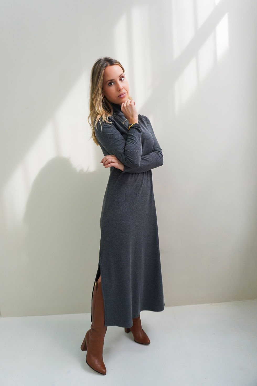 Miniatura: Vestido GRETA midi gola alta manga longa - Malha Canelada Cinza