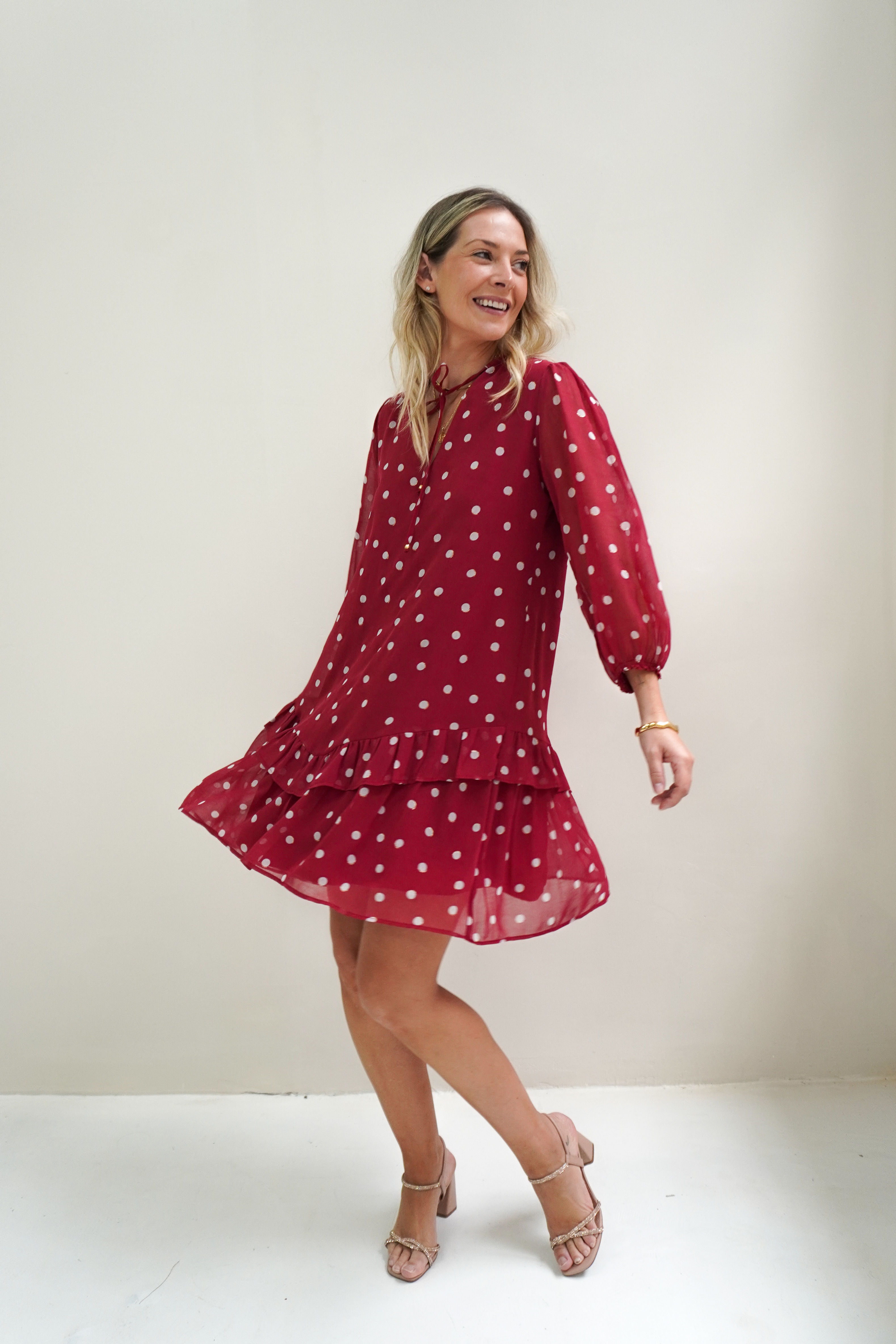 Vestido DUDA curto soltinho manga 3/4 - Poa Cereja