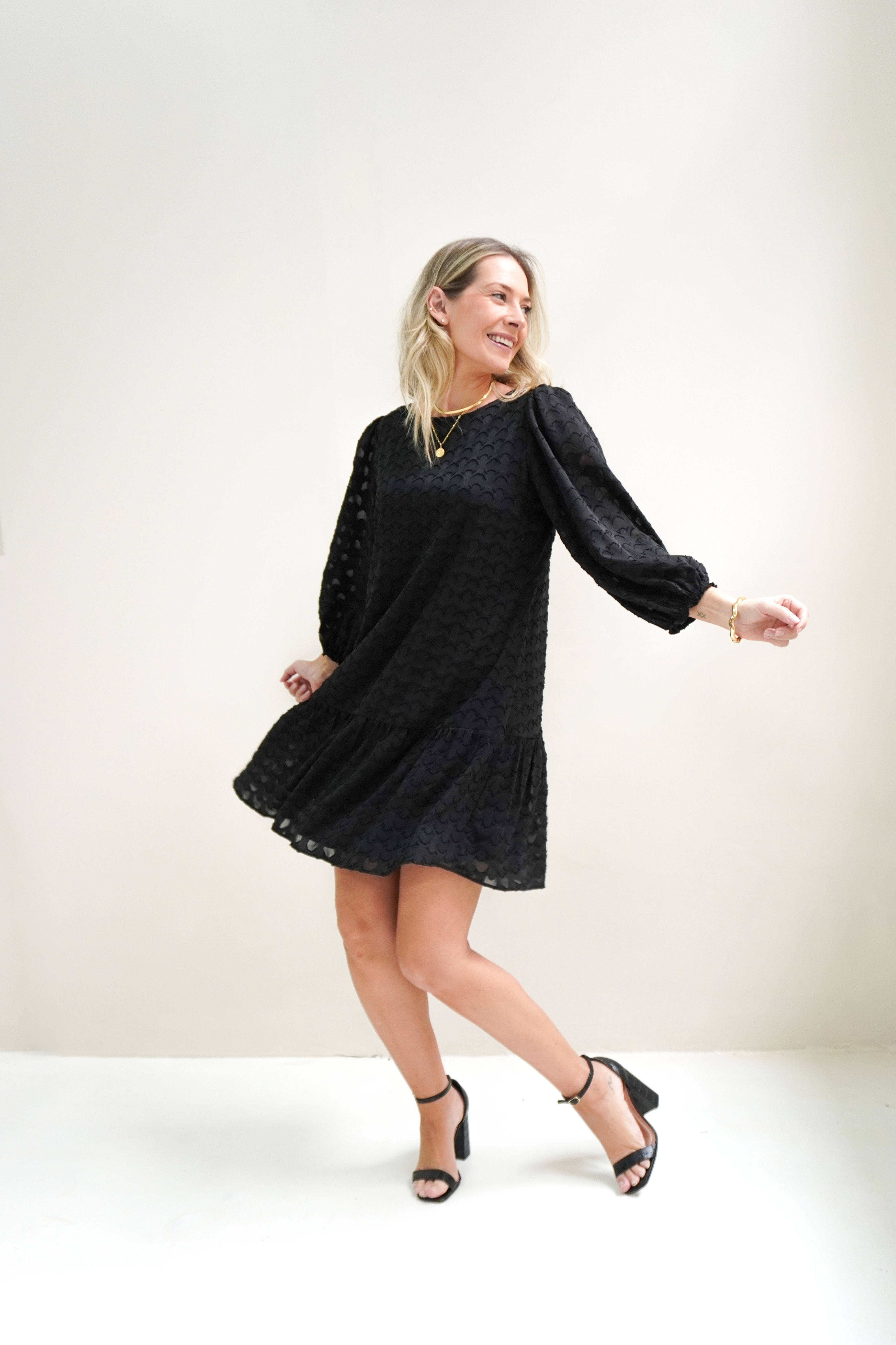 Vestido DURBAN curto soltinho 2 lados manga 3/4 - Preto Devore