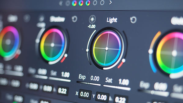 color-grading-monitor-rgb-colour-correction-indicator-graph-on-screen-in-post-production-p