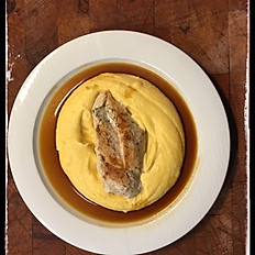 Kuřecí steak s bylinkami, šťouchané brambory