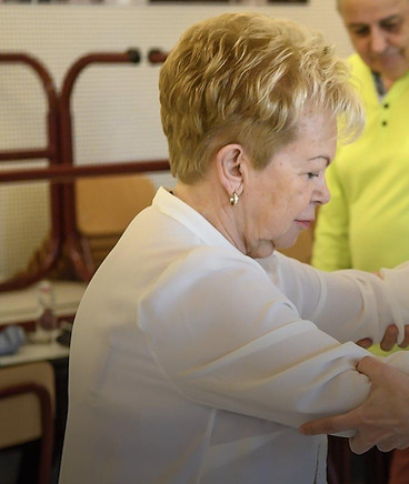 Séance d’art-thérapie par la danse tango, accompagnement corporel et expression à travers le mouvement.