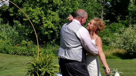 Chuck & Bobbie Highlight Ceremony Movie_Moment9.jpeg