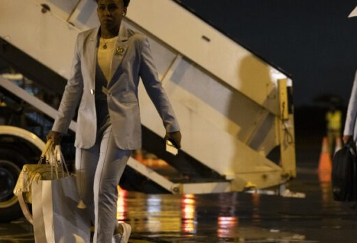 Seleção brasileira desembarca na Austrália para Copa do Mundo Feminina