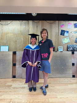 看著同學畢業份外感動，祝前路光明！ Congratulations for Tracy's graduation!