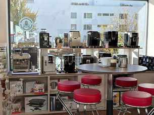 Neue Barsessel im Laden