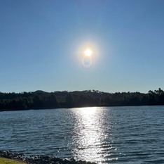 Frühling am Oxenford Lake