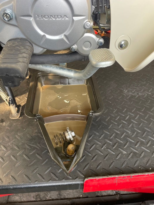 結露して白濁したオイル