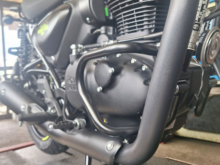 ロイヤルエンフィールド「ハンター350」にエンジンガード装着