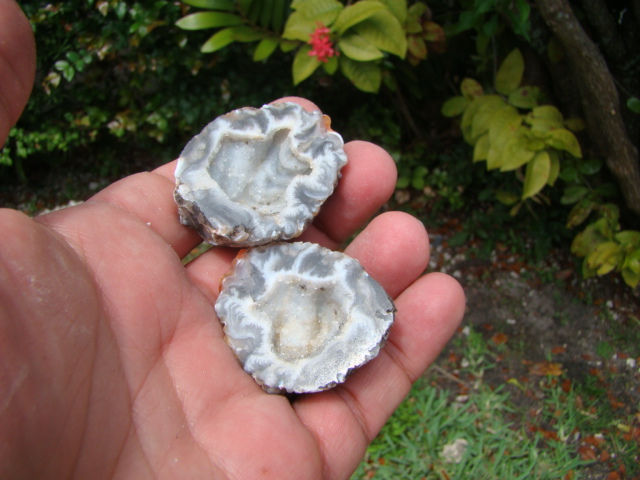 Thumbnail: UK0213 Fluorescent geodes 2 pieces