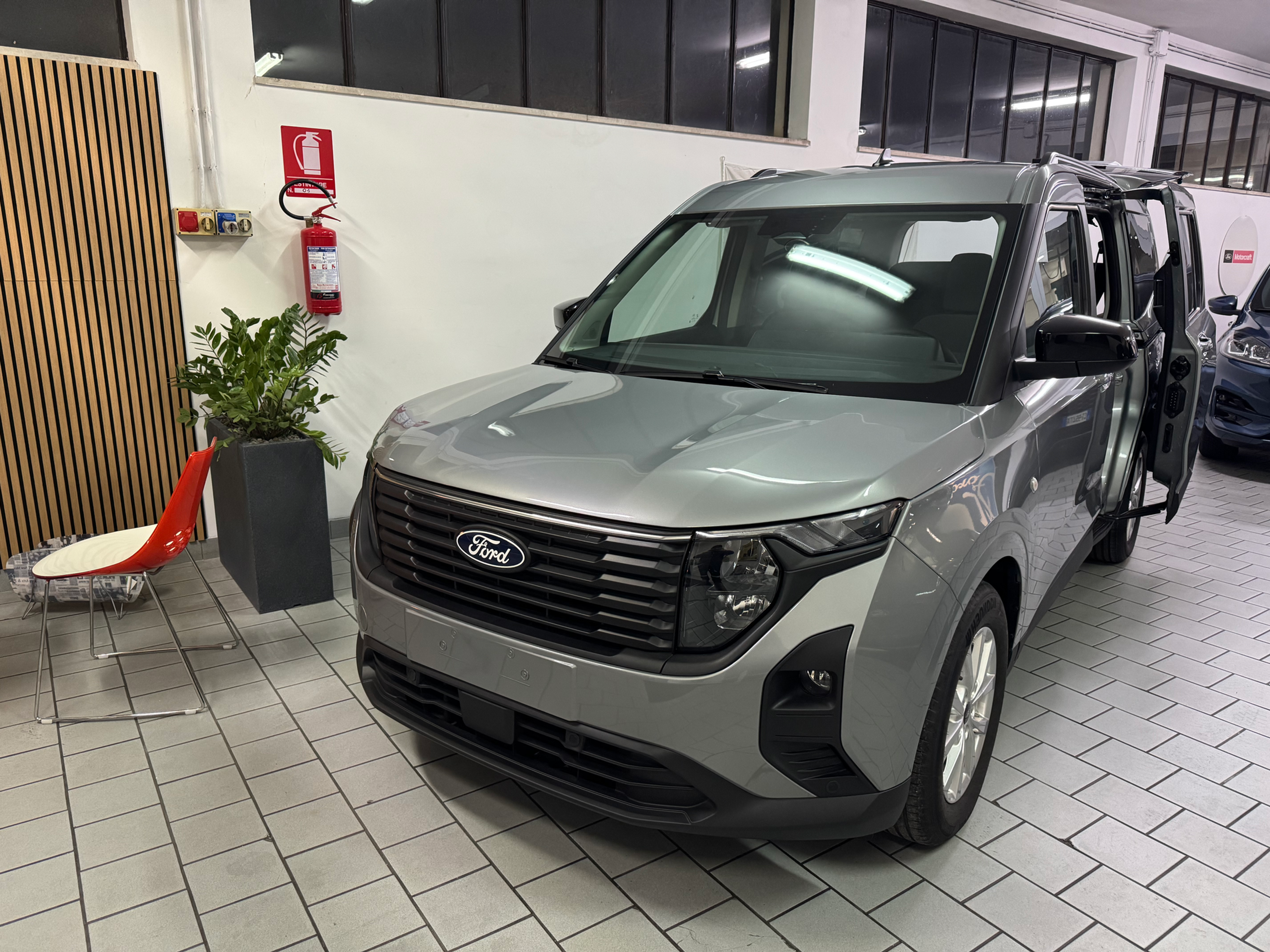 FORD TOURNEO COURIER TITANIUM