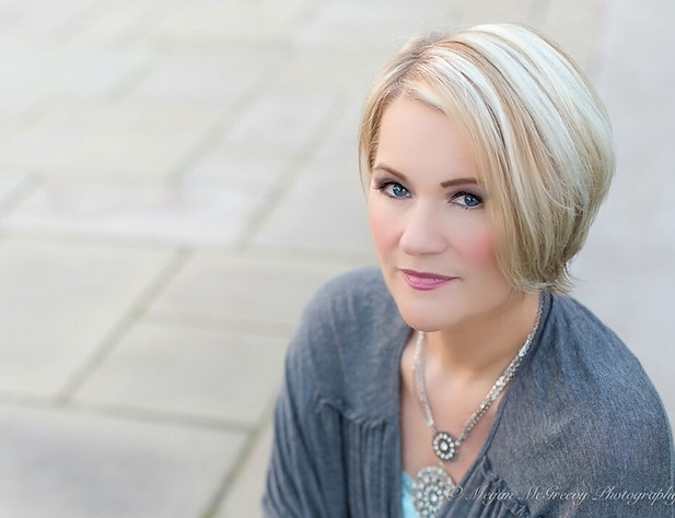 LEAH BONI // Experienced Singer / Versatile Vocalist / Seasoned Performer