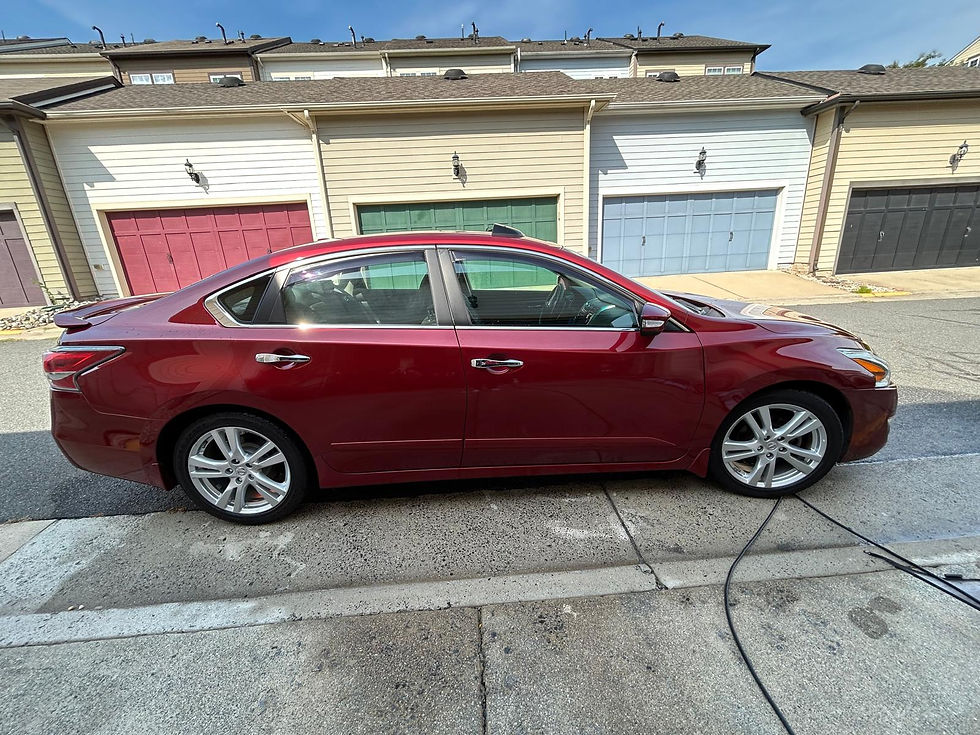 Nissan Altima rojo después del detallado completo en Reston VA