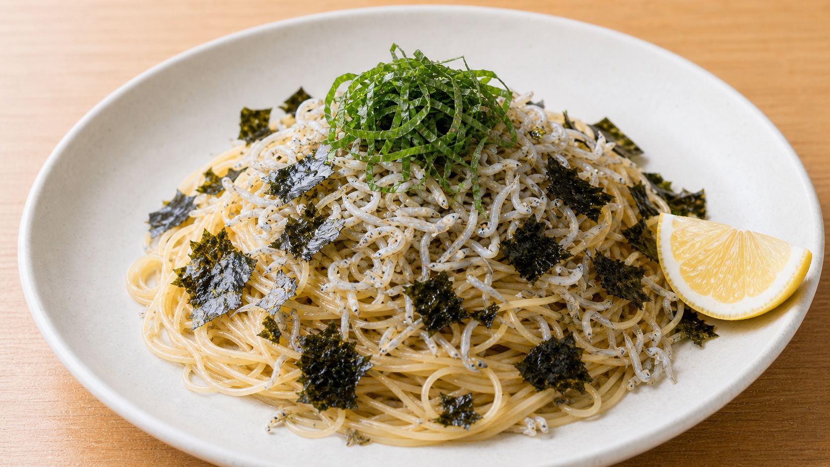 瀬戸内・音戸のちりめんとだしで作る、和風冷製パスタのレシピ。冷たいパスタにちりめんの旨みとだし醤油、大葉と焼きのりで。火を使うのは茹でるだけ。無添加・古江のリチャード。