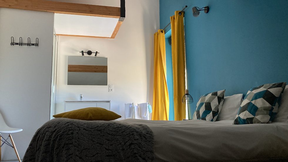 ch7 étage, 4 couchages, salle d'eau