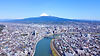 富士山と市街地の航空写真