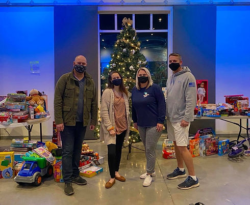 GroupShot_Xmas.jpeg