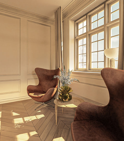 Et hjørne i Villa ØSA47, hvor solen stråler gennem vinduet og belyser chevron-gulvet og de elegante vægpaneler.
