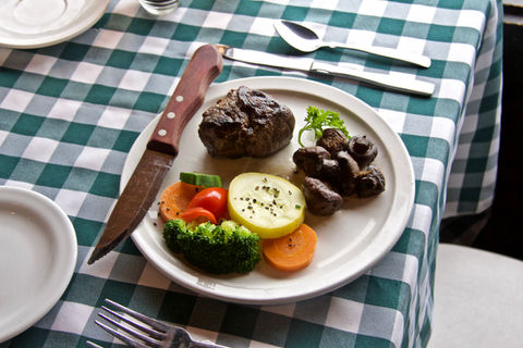 Grande Mere Inn Restaurant Stevensville Michigan.jpeg