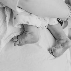 Mère portant son bébé