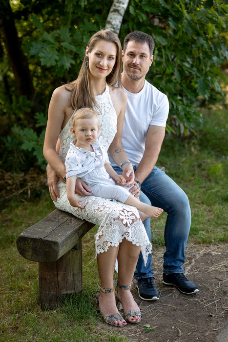 Rodinný portrét na lavičce