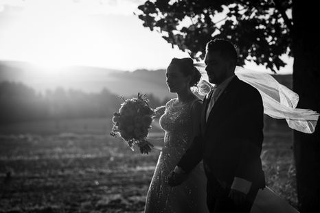 Portrét svatebního páru, černobílá