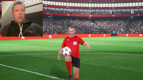 Bild TV Screenforce Imagefilm, Bild TV Imagefilm, Bild TV, Fußballer im Greenscreen Stadion, Fußballer im Greenscreen Stadion hält Videokonferenz, Fußballer. Fußballspielen, Greenscreen Fußballstadion