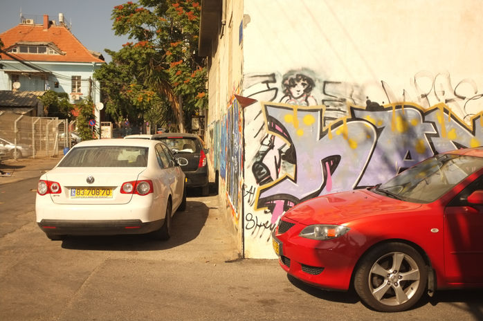 Street Art Intervention - Ilan Benaym - Angle