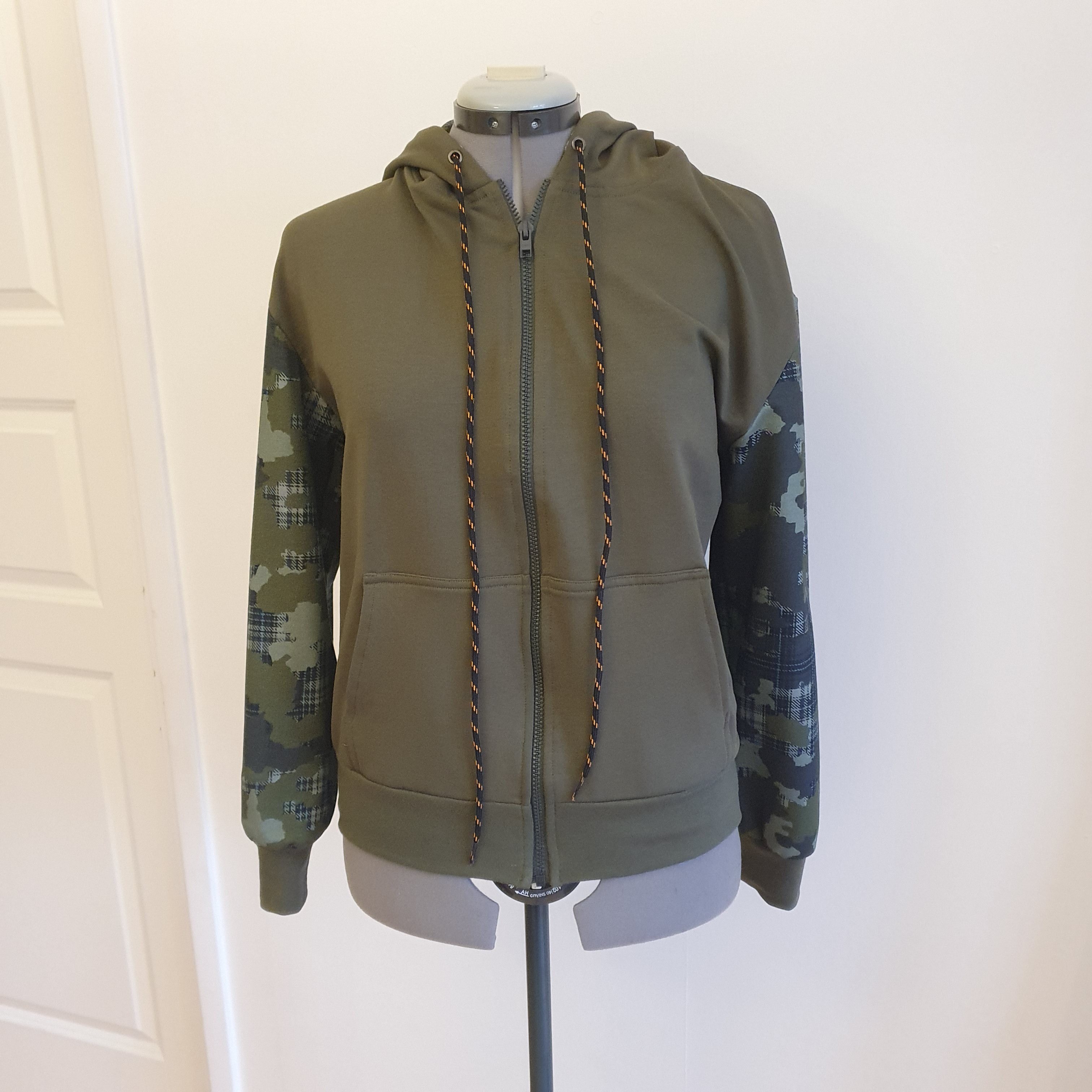 Sweatshirt with radiation protection
