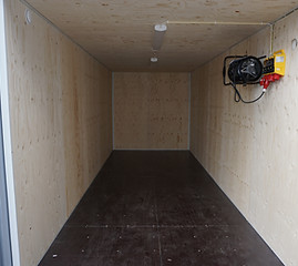 Förrådsisolerad 20ft container med elpaket