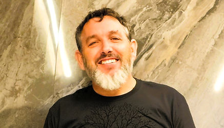 Jorge profile pic_edited_edited.jpg