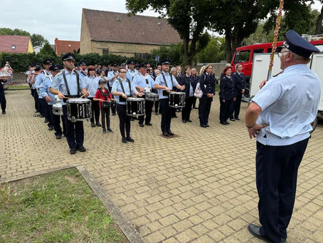 Geburtstagsständchen zum 70. Geburtstag des ehemaligen Vorsitzenden des Kreisfeuerwehrverbandes Salzlandkreis e.V