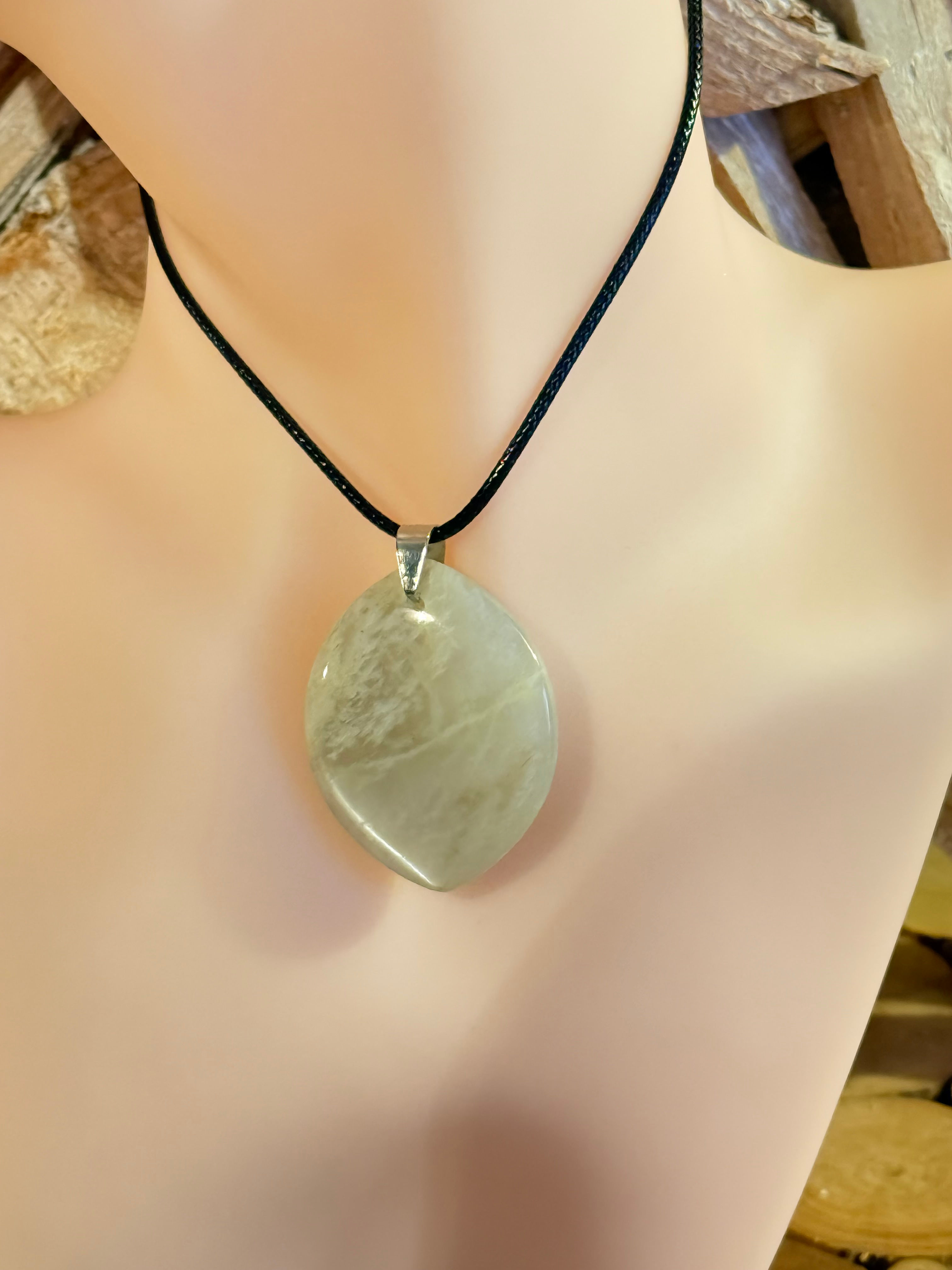 Pendentif Pierre Plate Pierre de Lune