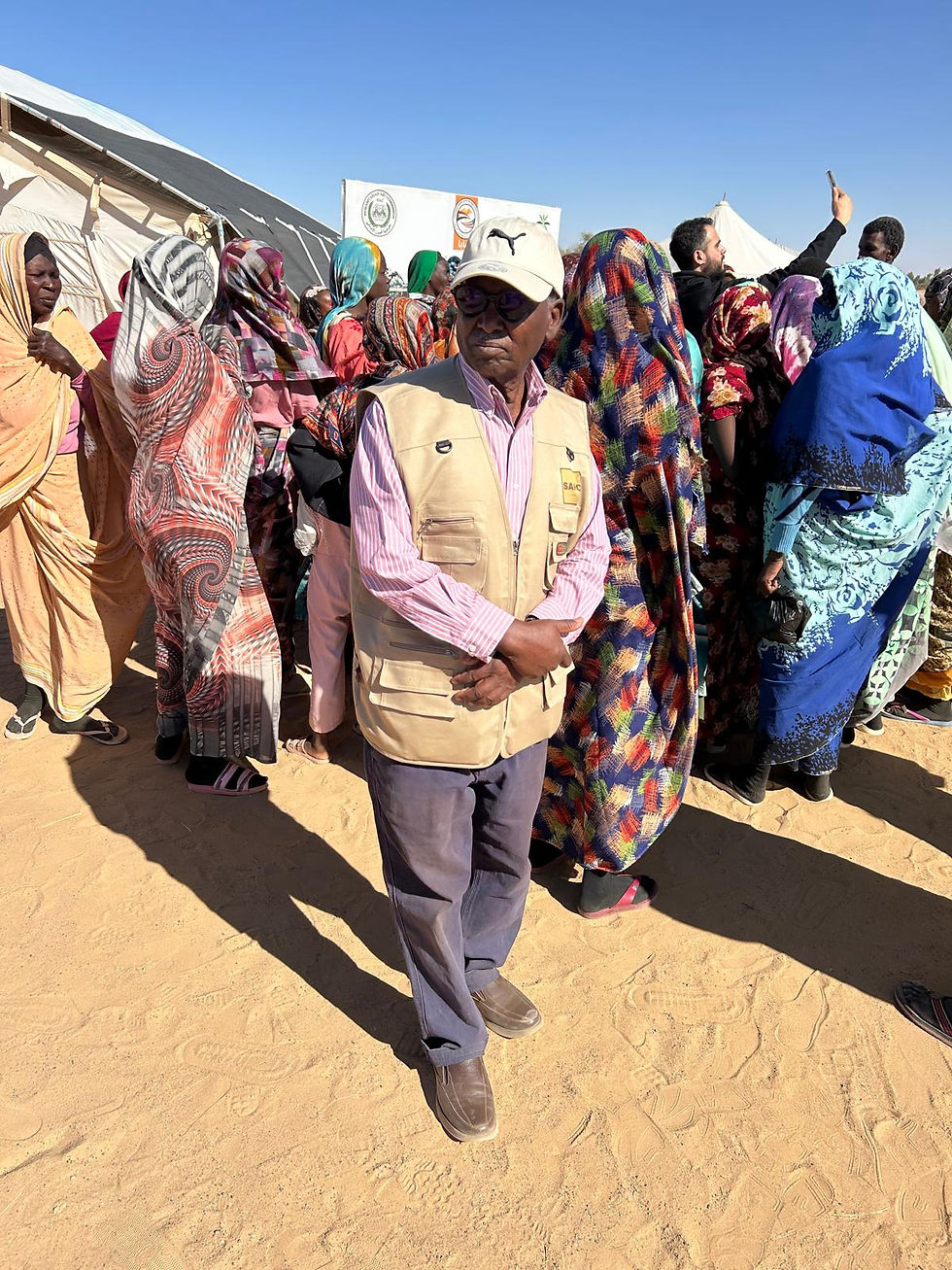 زيارة بروف بكري لمعسكر العفاض بالدبة بالتعاون مع منظمة هيومنتي