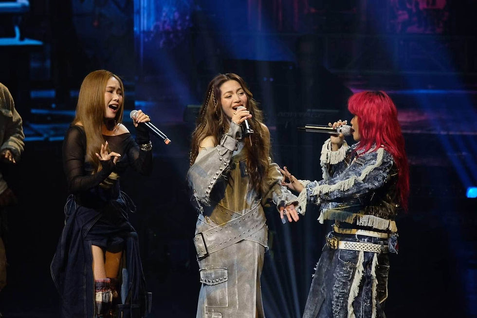 Quartet Manila performing with Kyla at the Hanggang Ngayon concert at Newport Performing Arts Theater in Pasay City