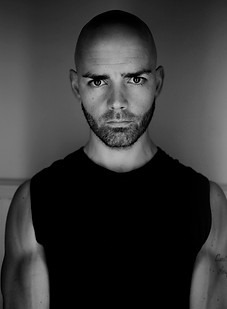 Black and white photo of Jack Ruston, qualified nutritional therapy practitioner and founder of The Diet & Lifestyle Project