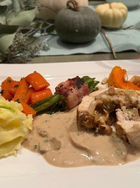 GEFÜLLTE TRUTHAHNBRUST