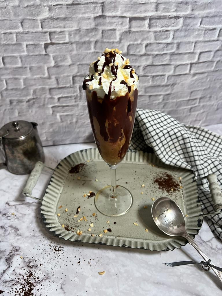 EIS-KAFFEE MIT SCHUSS