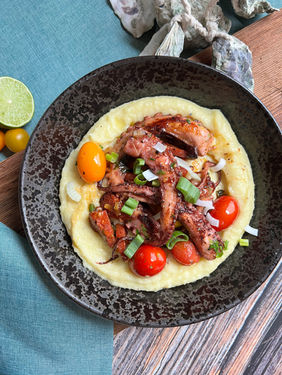 GRILLIERTER PULPO AUF SELLERIE-KARTOFFELPÜREE
