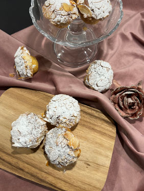 Almond-Blondie Cupcakes