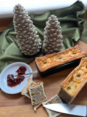 FESTLICHE FLEISCHPASTETE