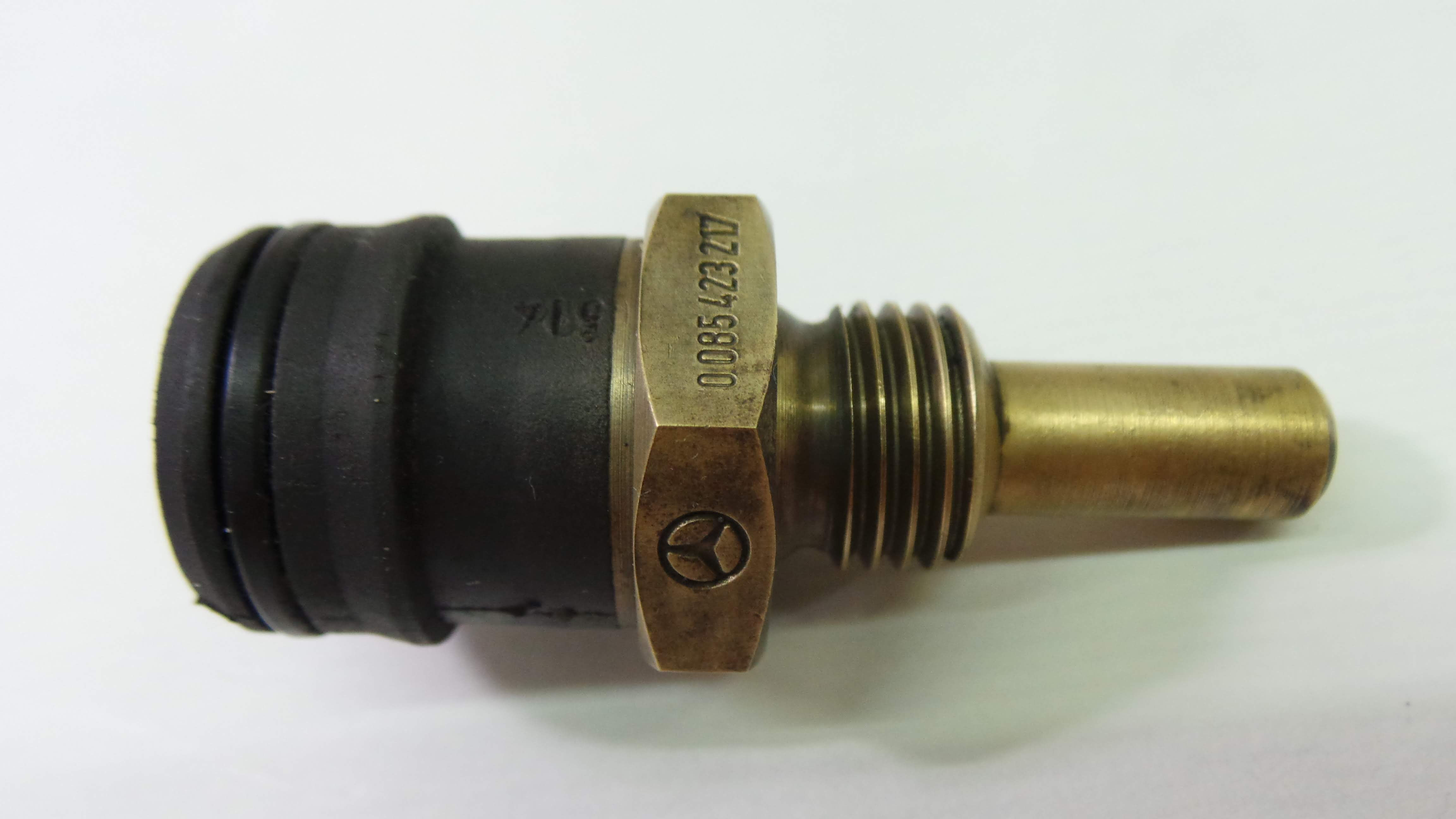 Датчик температуры двигателя Mercedes A0085423217