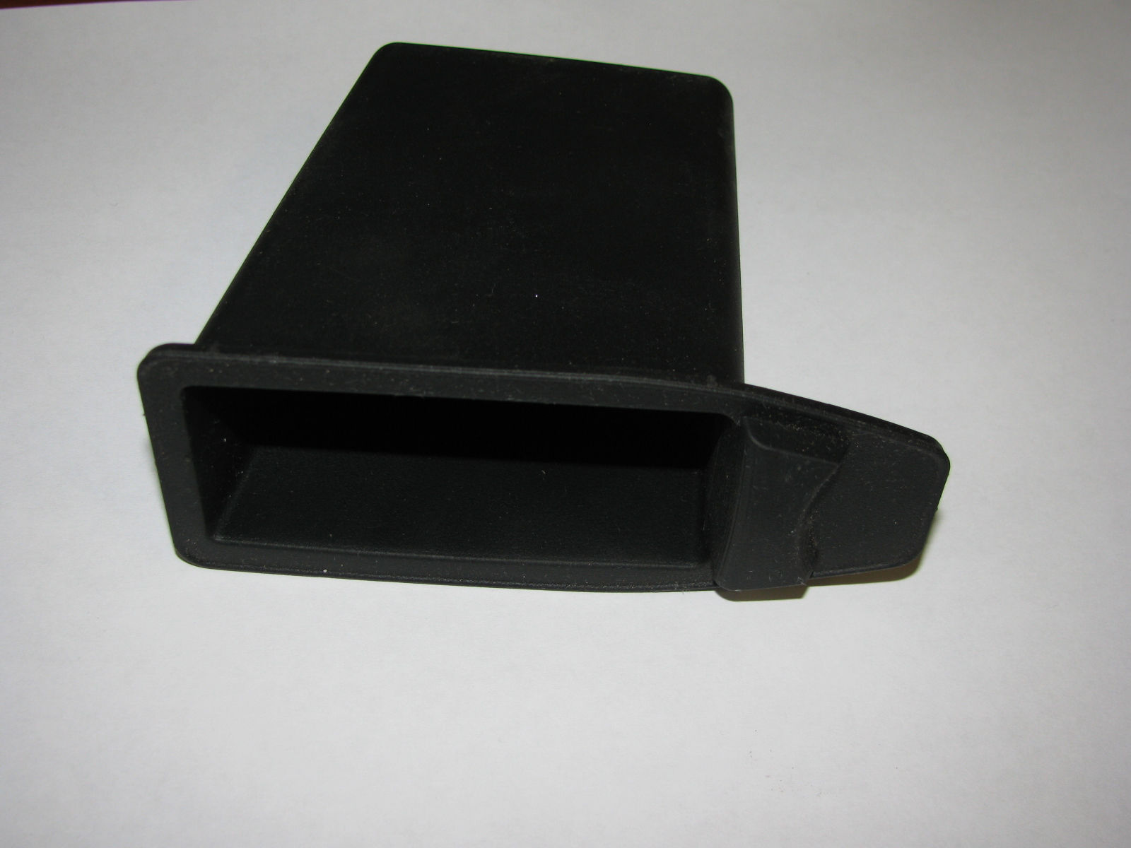 Стакан средней консоли Mercedes A2046830075