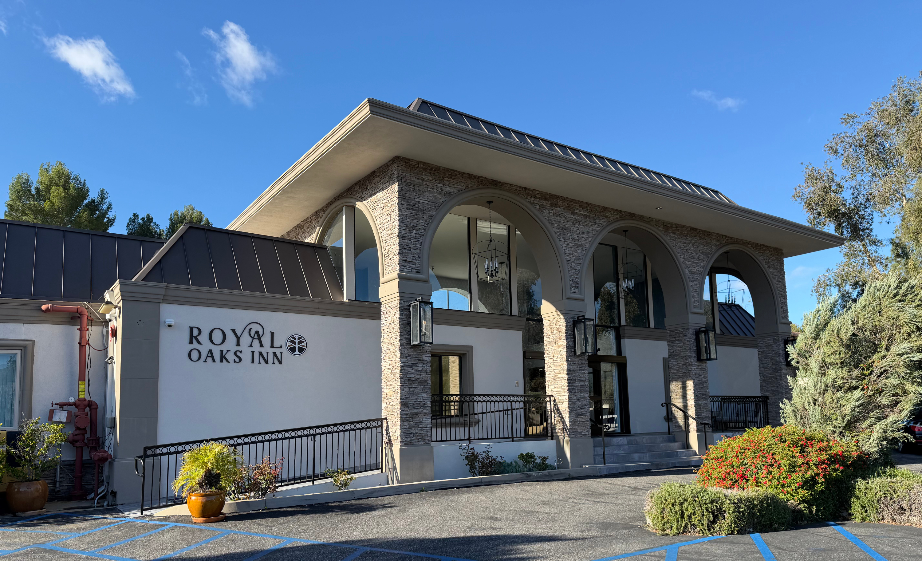 ROYAL OAKS INN - ASSISTED LIVING & MEMORY CARE