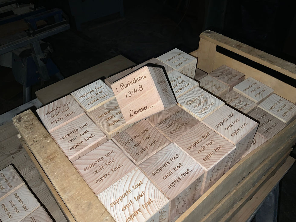 Cube en bois sycomore.