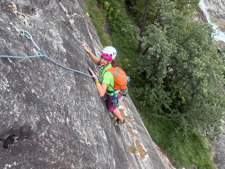 Cascata del toce climbing