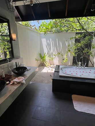 Atmosphere Malediven Strandvilla Bad.jpeg