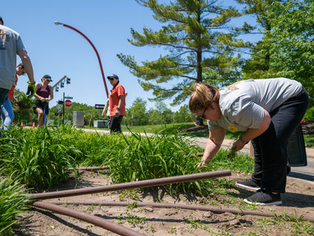 Columbus volunteers join CAAC to beautify Fifth Street Eos sculpture