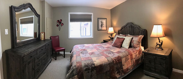 Clear Lake Manitoba Cabin Rentals - Cabin 1 Master Bedroom 1